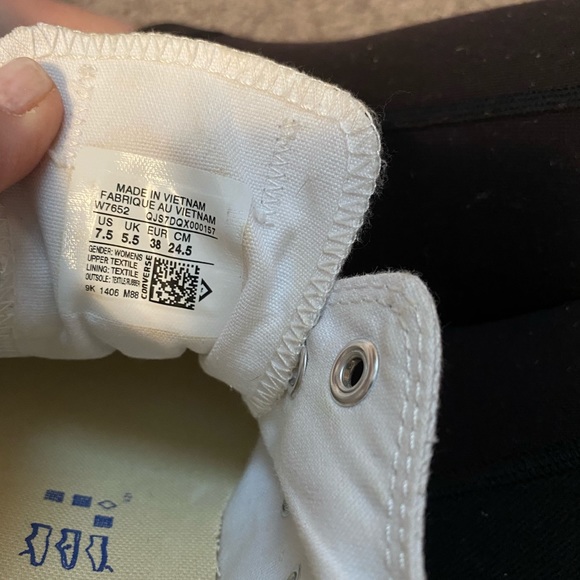 Converse Chuck Taylor’s size 7.5 - Picture 3 of 3